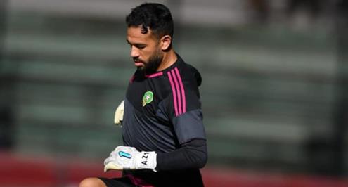 "الجسد بالمغرب والعقل بالقاهرة".. رسالة عاطفية من حارس الرجاء لزملائه قبل لقاء الزمالك